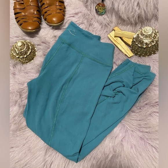 Beyond Yoga Leggings𓃰♫♪ - Picture 14 of 17